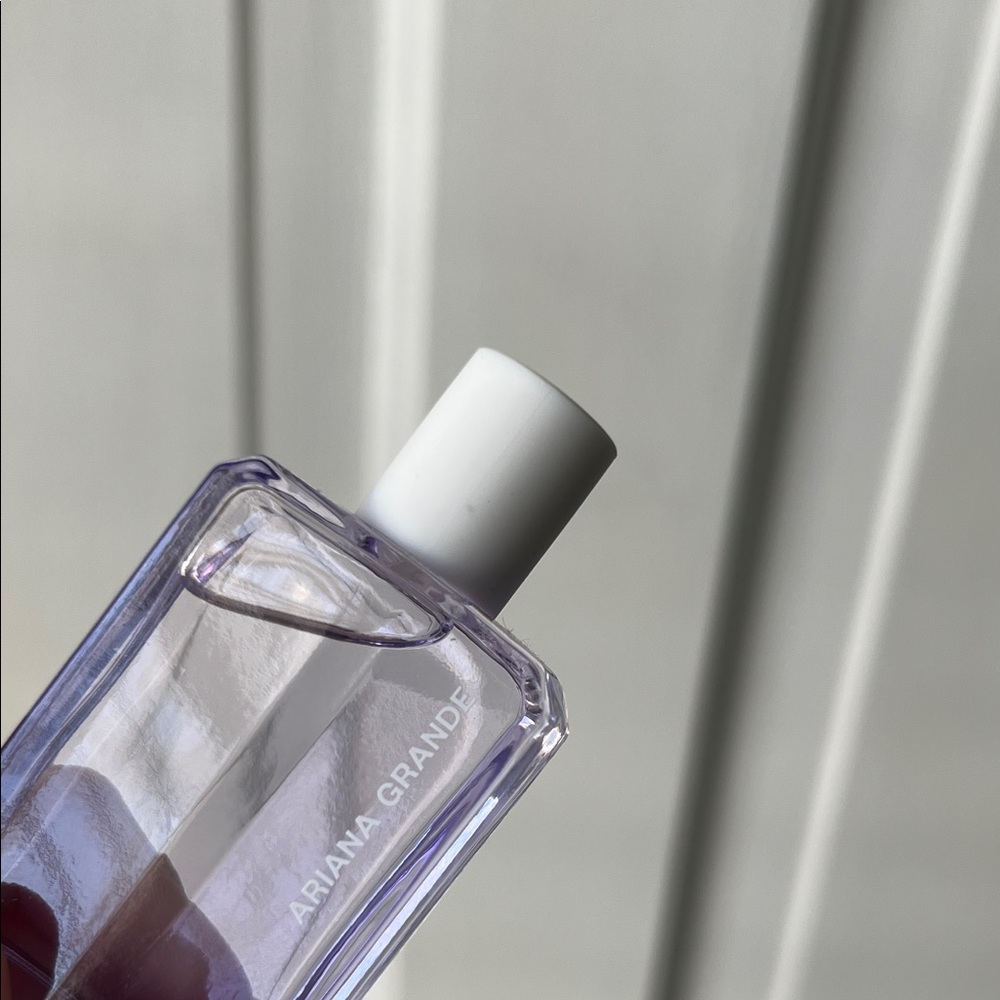 New Ariana Grande God Is A Woman Eau De Parfum Mini Travel Perfume 0.25oz/7.5ml - Picture 6 of 7